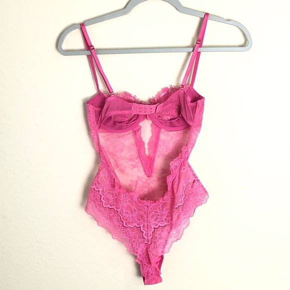 VS very sexy wicked lace cut out teddy in tickle pink not Sz tag could fit Sz S - Picture 5 of 13